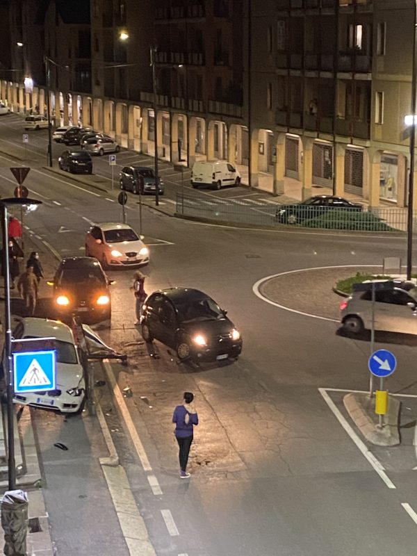 Costa Volpino Ennesimo Incidente Alla Rotatoria Montagne Paesi