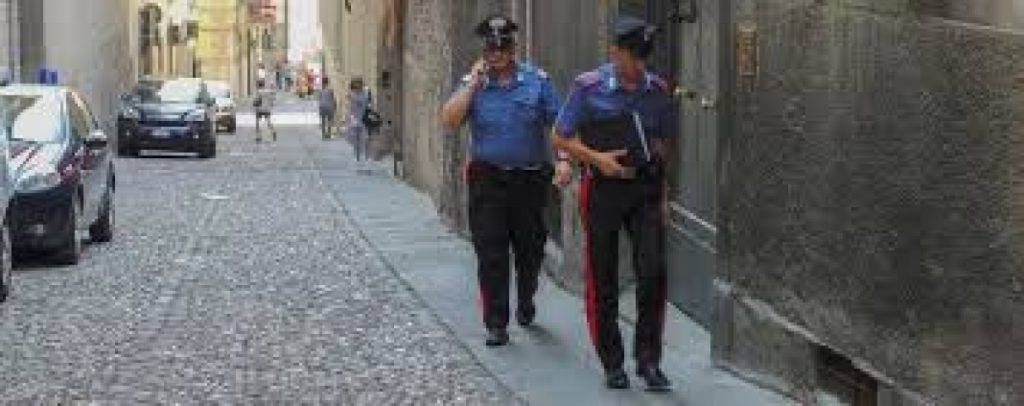 Carabinieri aggressione anziana