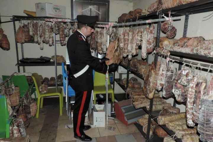 Carabinieri salami