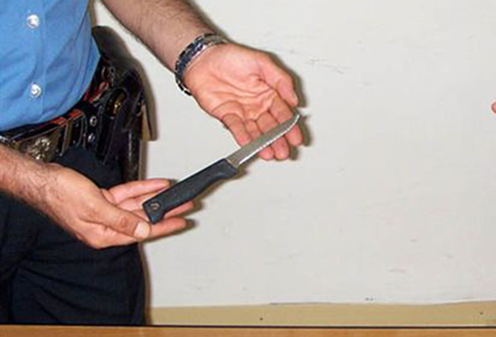 coltello sequestrato dai carabinieri