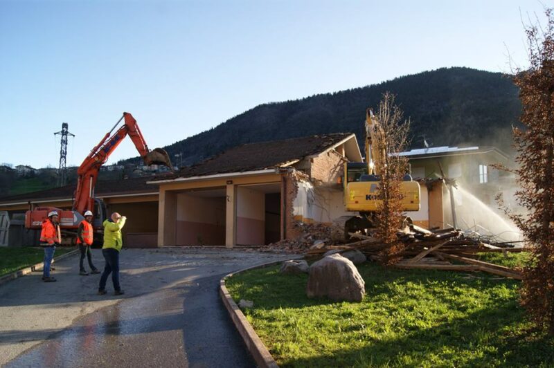 demolizioni scuola cerete