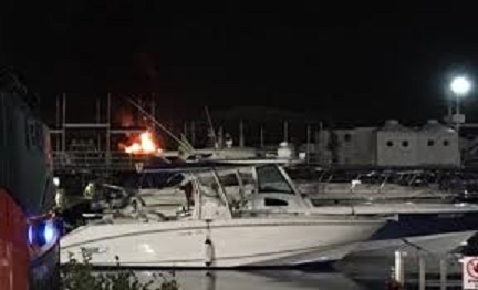 Barca incendiata Sarnico