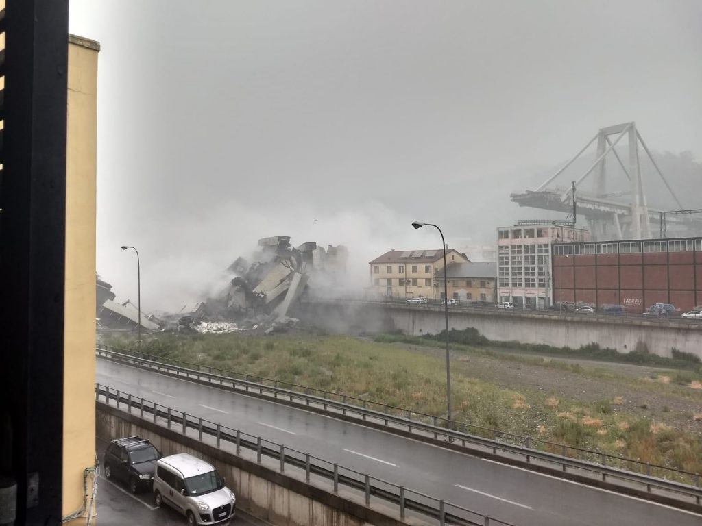 crollo ponte a10 genova