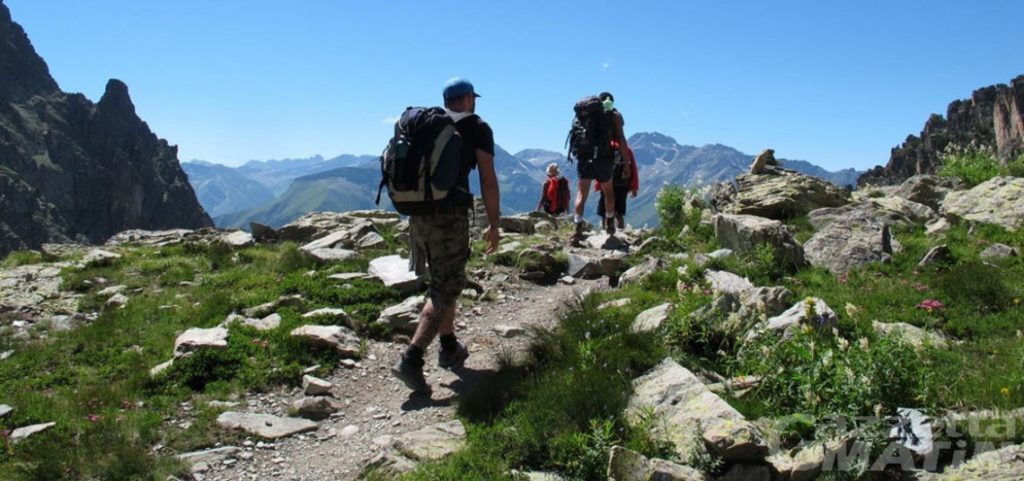 escursionisti in montagna 1140x536 1