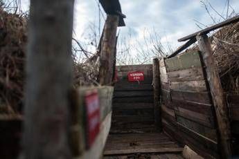 Ucraina ore cruciali al fronte russi infiltrati a Pokrovsk Kiev invia unita Azov
