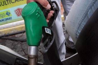 Caro carburanti prezzi benzina e diesel continuano a salire