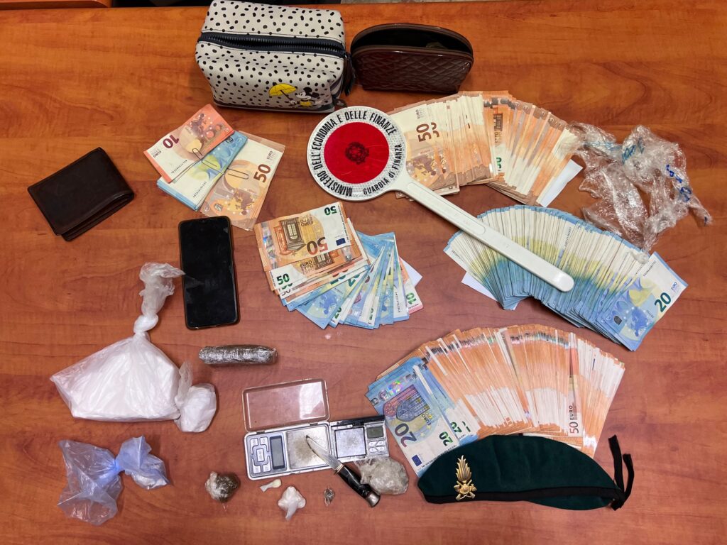 Finanzieri di Brescia arrestano trafficante di droga con cocaina, hashish e marijuana