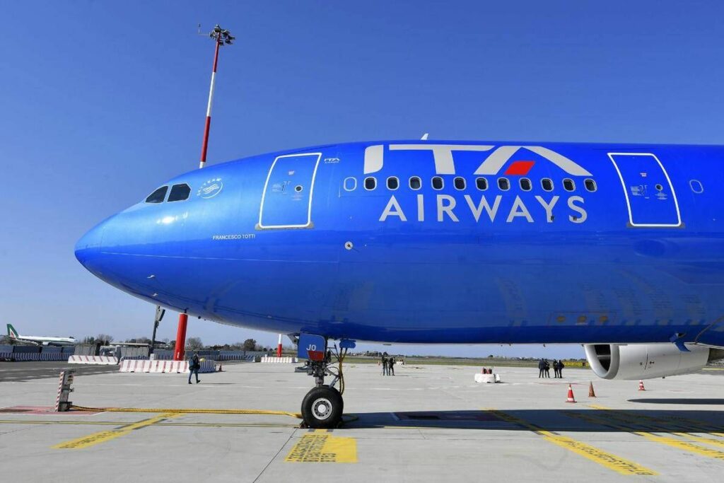 Collisione con gabbiani boeing Palermo Milano Linate costretto a rientrare Collisione con gabbiani boeing Palermo Milano Linate costretto a rientrare