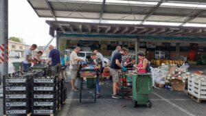 Salvare frutta e verdura dallo spreco: la Dispensa Sociale di Bergamo nel 2022