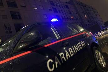 Uccisa a coltellate dal marito figlia chiama 118 e fa arrestare il padre Uccisa a coltellate dal marito figlia chiama 118 e fa arrestare il padre