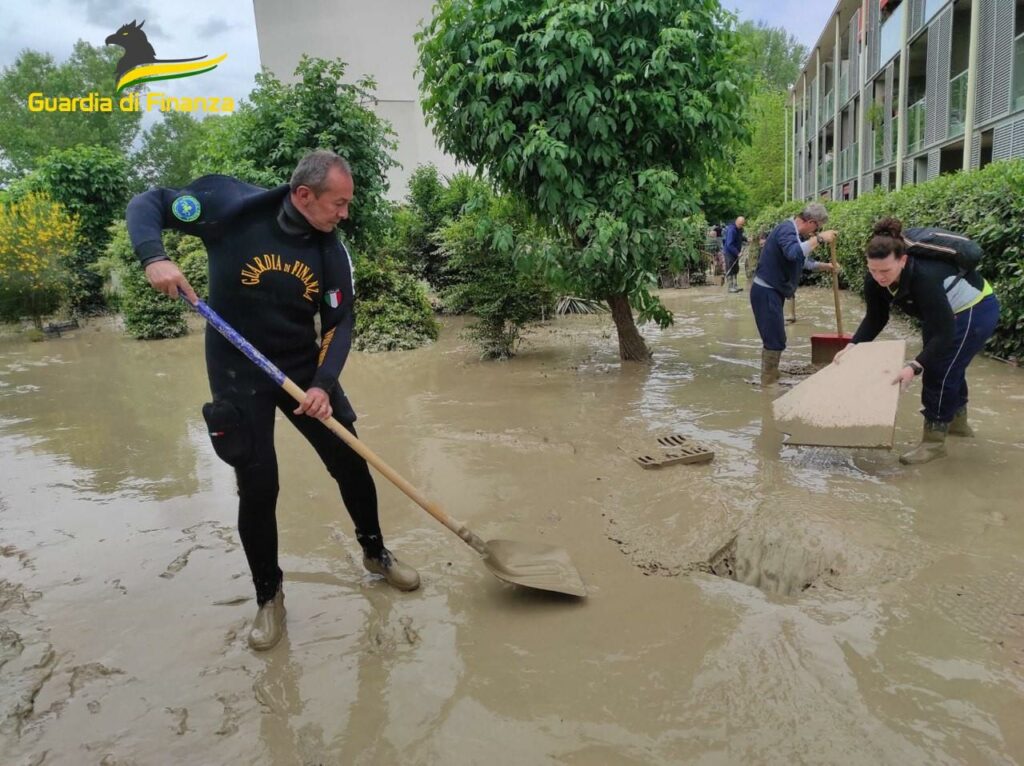 Guardia di Finanza: operazioni di soccorso per l'alluvione in Emilia Romagna