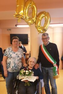 Teresa Imberti festeggia 100 anni: è la decana di Casnigo