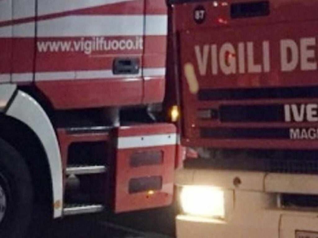 Maltempo in Valle dAosta per due frane chiusa strada regionale per Cogne Maltempo in Valle dAosta per due frane chiusa strada regionale per Cogne