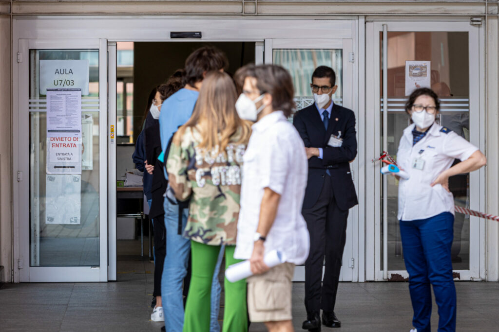 L'Ospedale Papa Giovanni XXIII di Bergamo in festa per i primi 17 laureati della School of Medicine and Surgery