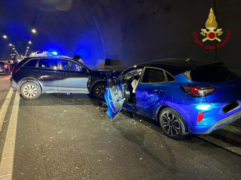 Incidente stradale in galleria a Scanzorosciate: nessun ferito grave
