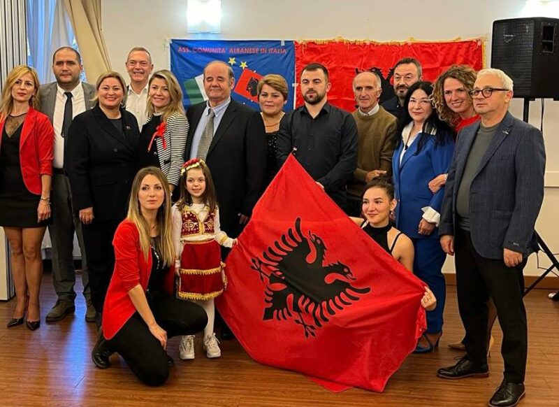 Comunità albanese di Brescia festeggia l'indipendenza