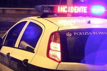 Roma incidente fra taxi e scooter un morto Roma incidente fra taxi e scooter un morto