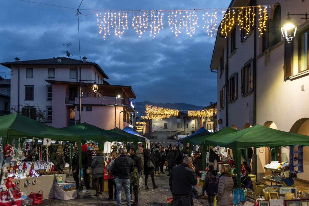 MERCATINI, MUSICA, CLIMA E BAGHET: A CASNIGO È UN "DOLCE NATALE"