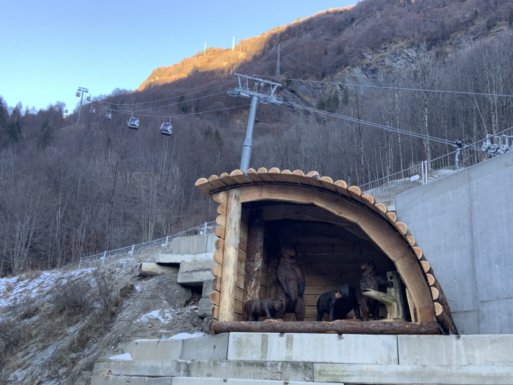 ORSI ED ORSETTI DANNO IL BENVENUTO AGLI SCIATORI