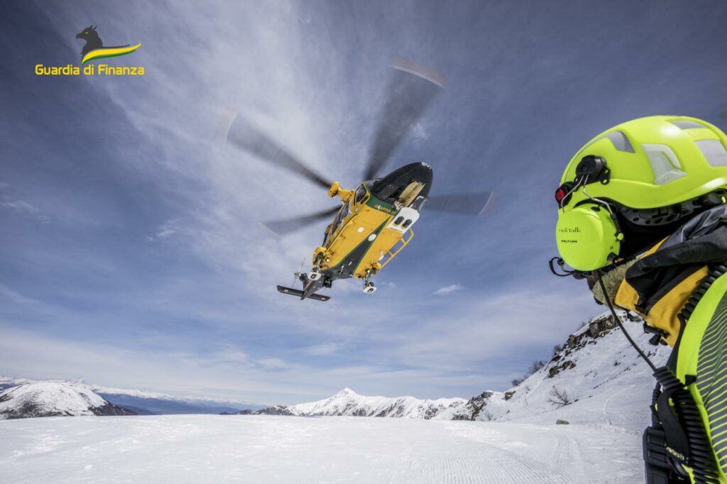 LA SEZIONE AEREA DELLA GUARDIA DI FINANZA DI VARESE AL SERVIZIO DEL CITTADINO SULL'ARCO ALPINO