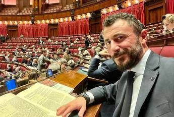 Emanuele Pozzolo espulso dal gruppo di Fratelli dItalia alla Camera Emanuele Pozzolo espulso dal gruppo di Fratelli dItalia alla Camera