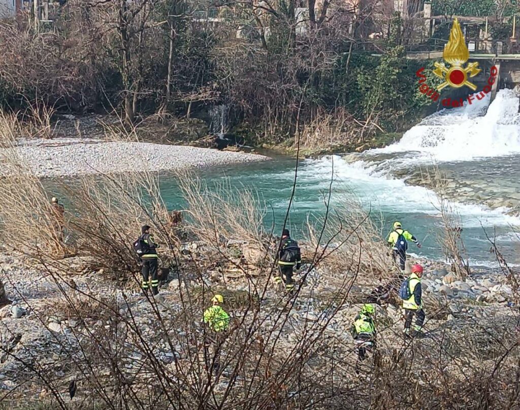 Operazioni di ricerca persona in corso intervento di Vigili del Fuoco, Protezione Civile e droni