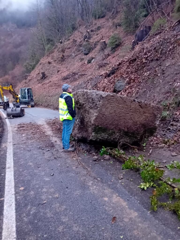 CHIUSURA SP50 “TAVERNOLE S/M - NOZZA” PER DISTACCO DI MATERIALE ROCCIOSO