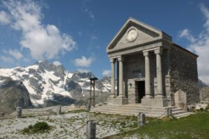2560px Chiesetta alpina ai Caduti dellAdamello panoramio