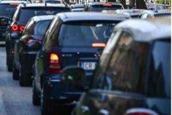 Autostrada A1 chiusa a nord di Roma traffico bloccato e code Autostrada A1 chiusa a nord di Roma traffico bloccato e code