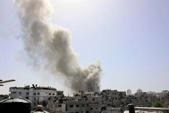 Raid israeliani su Striscia 33 morti. Trovato corpo Mohammed Sinwar a Gaza Raid israeliani su Striscia 33 morti. Trovato corpo Mohammed Sinwar a Gaza
