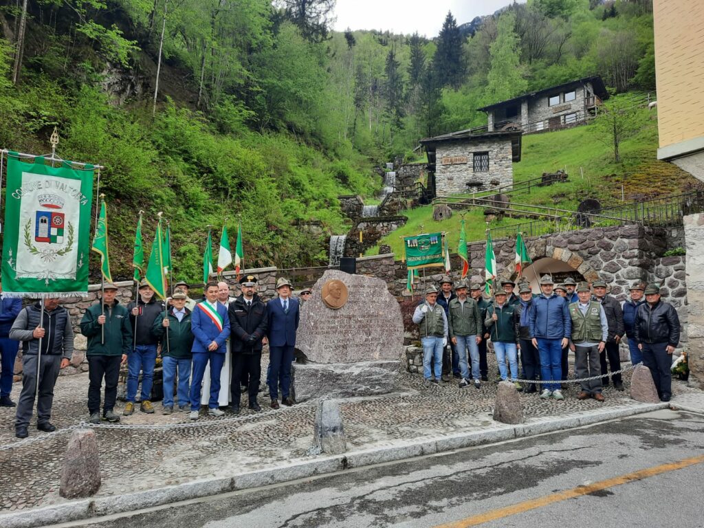 L'abbraccio di Valtorta a Piero Busi, per lui un cippo e la dedica della via centrale