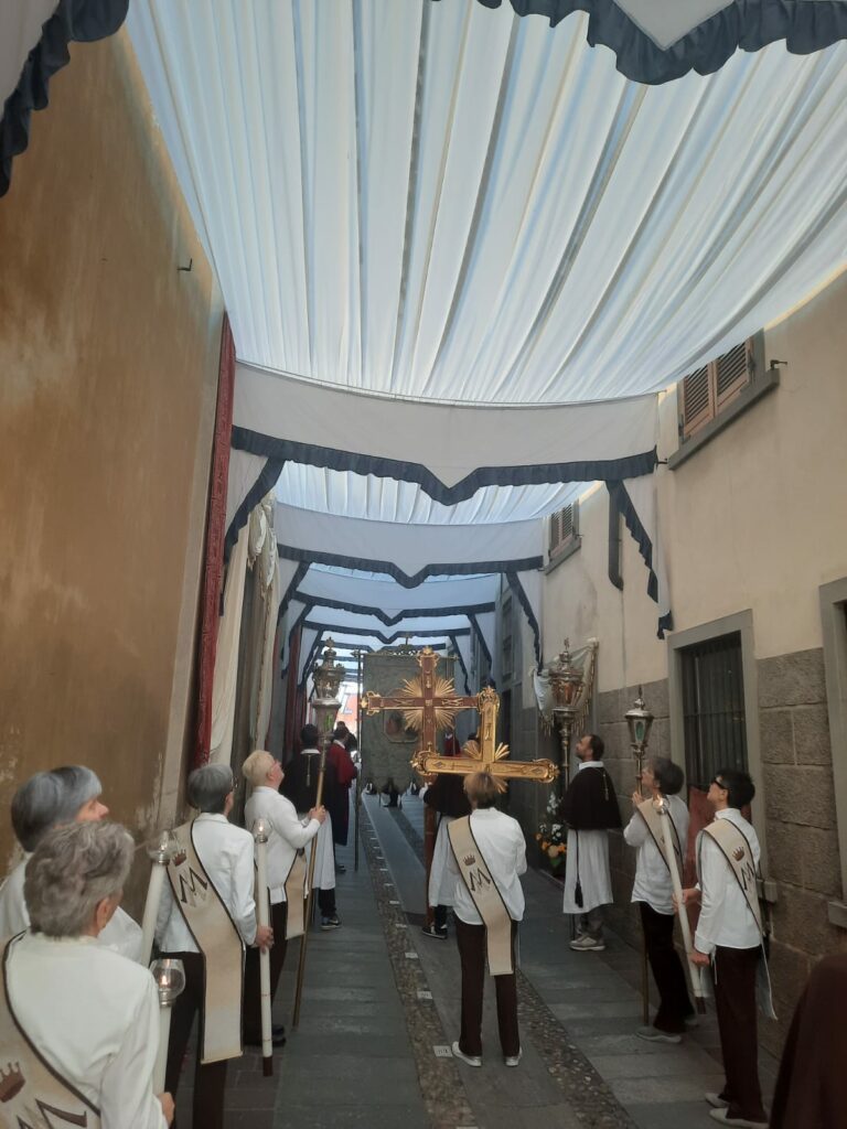 "CORPUS DOMINI DONO GRATUITO", A GANDINO LA SOLENNE PROCESSIONE