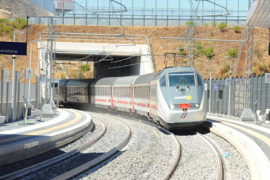 Sciopero treni oggi e domani stop 7 8 luglio orari e fasce garantite Sciopero treni oggi e domani stop 7 8 luglio orari e fasce garantite