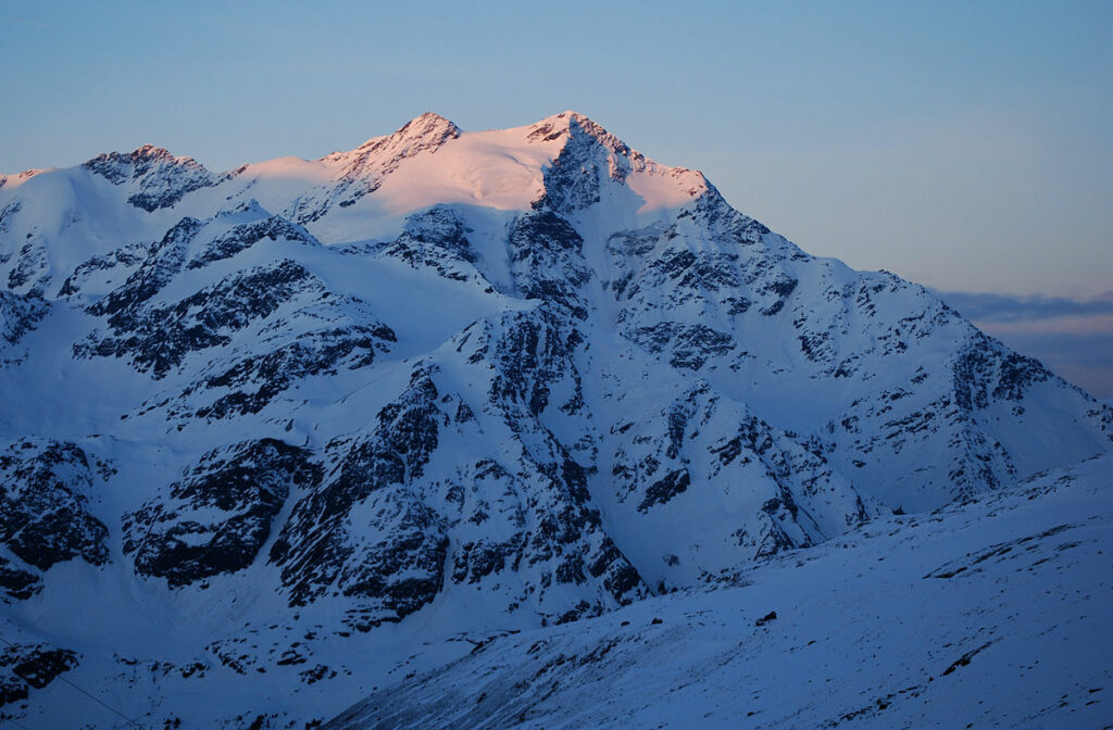 1200px Pizzo Tresero sunrise