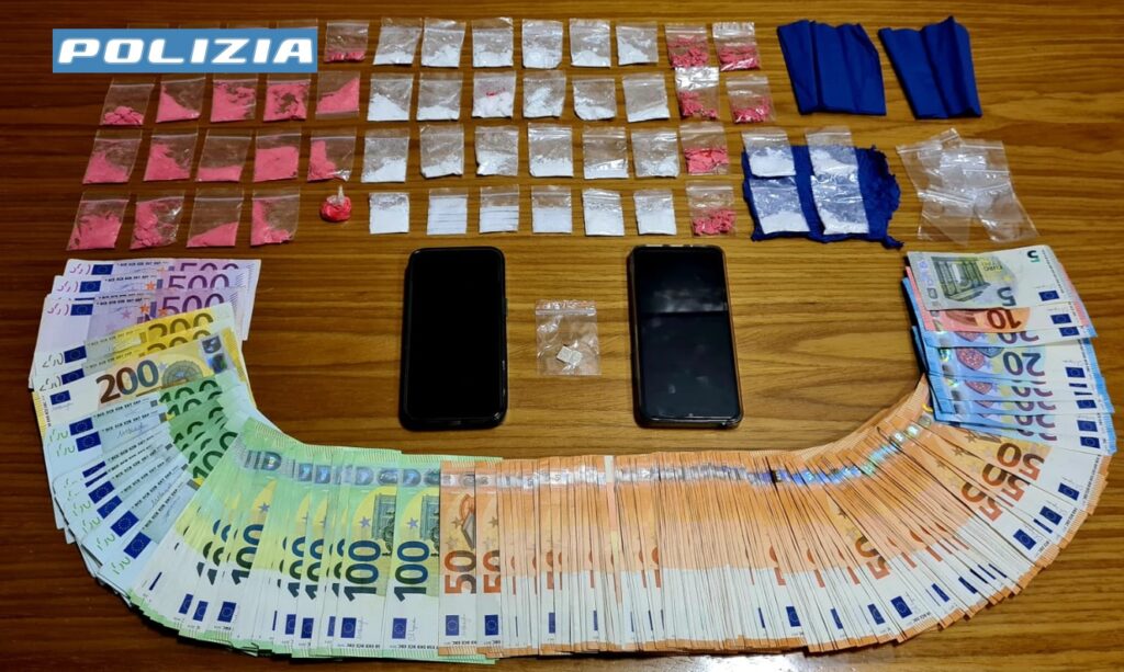 Cocaina, droga rosa e soldi nascosti nella lavatrice: arrestato 51enne