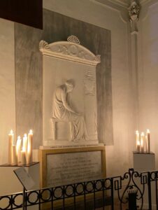 LA STELE TADINI A LUME DI CANDELA