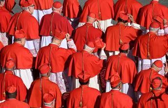 Nuovo Papa come funziona il Conclave niente cellulari ne tv clausura assoluta per i cardinali Nuovo Papa come funziona il Conclave niente cellulari ne tv clausura assoluta per i cardinali