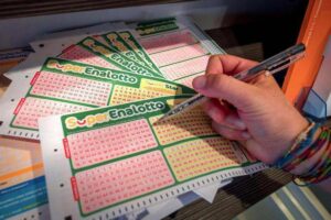 Superenalotto numeri combinazione vincente oggi 8 luglio