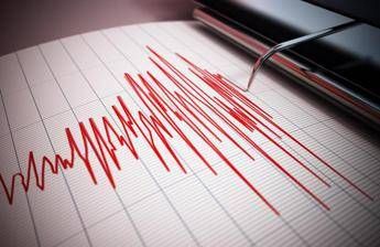 Grecia serie di terremoti sullisola di Eubea paura e danni Grecia serie di terremoti sullisola di Eubea paura e danni