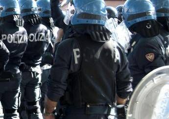 Dl sicurezza tensioni a protesta Roma manifestanti contro sbarramento agenti Dl sicurezza tensioni a protesta Roma manifestanti contro sbarramento agenti