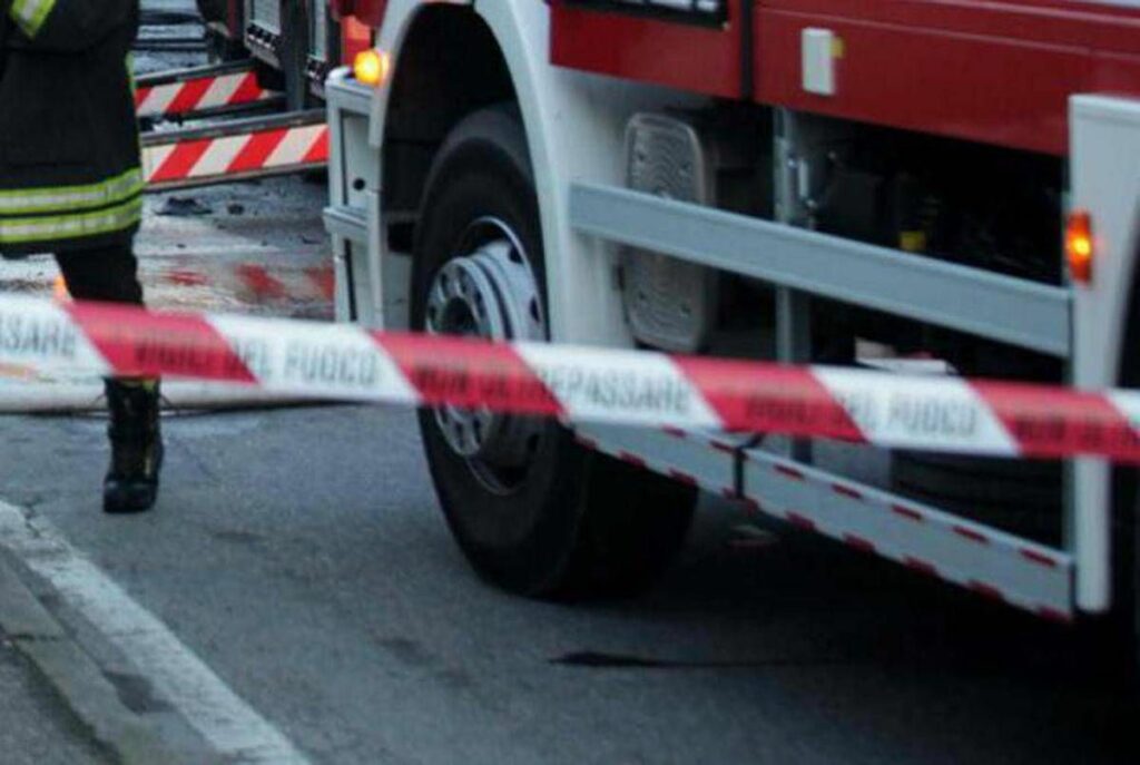 Roma scontro tra tre auto sulla provinciale per Capena 3 feriti gravi