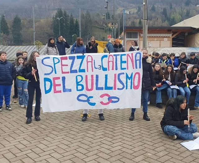 spezza la catena del bullismo spezza la catena del bullismo