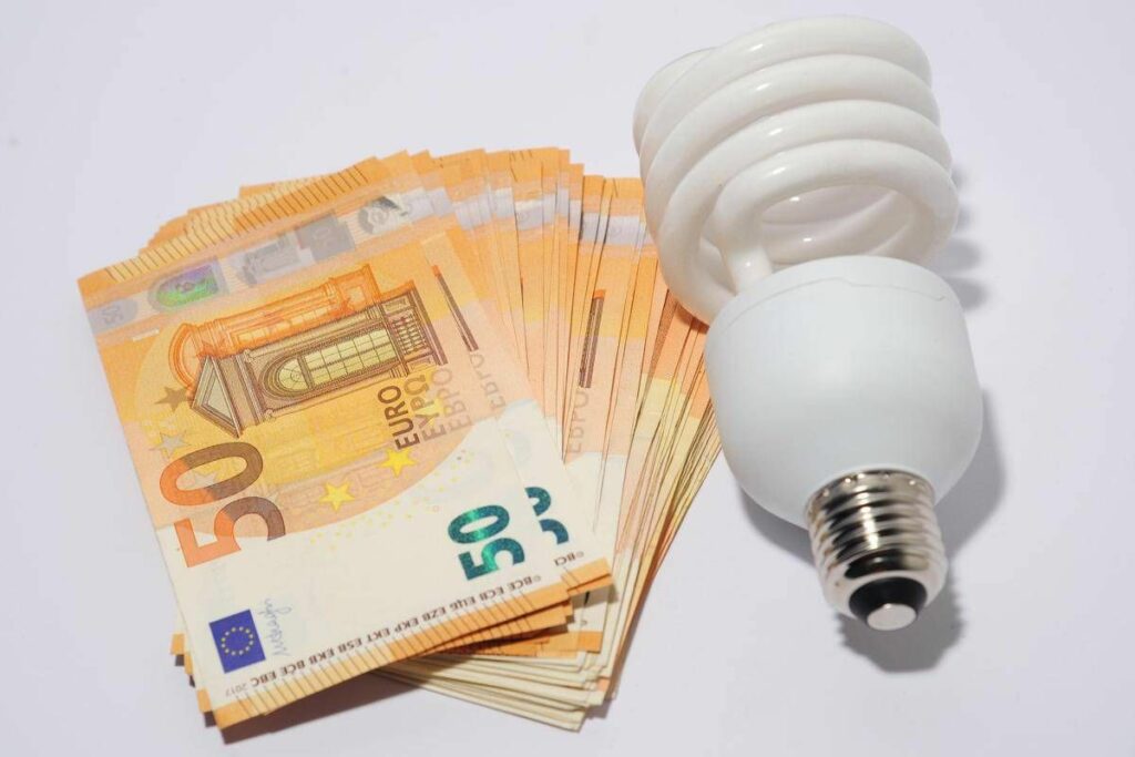 Bolletta luce e gas dal primo luglio arriva scontrino energia Bolletta luce e gas dal primo luglio arriva scontrino energia