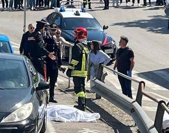 Auto su folla dopo celebrazioni 25 aprile a Lanciano un morto e diversi feriti Auto su folla dopo celebrazioni 25 aprile a Lanciano un morto e diversi feriti
