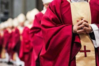 Conclave pugni scherzi e scismi ecco i piu turbolenti della storia della Chiesa Conclave pugni scherzi e scismi ecco i piu turbolenti della storia della Chiesa