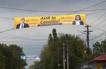Elezioni presidenziali in Romania sondaggio testa a testa Simion Antonescu Elezioni presidenziali in Romania sondaggio testa a testa Simion Antonescu