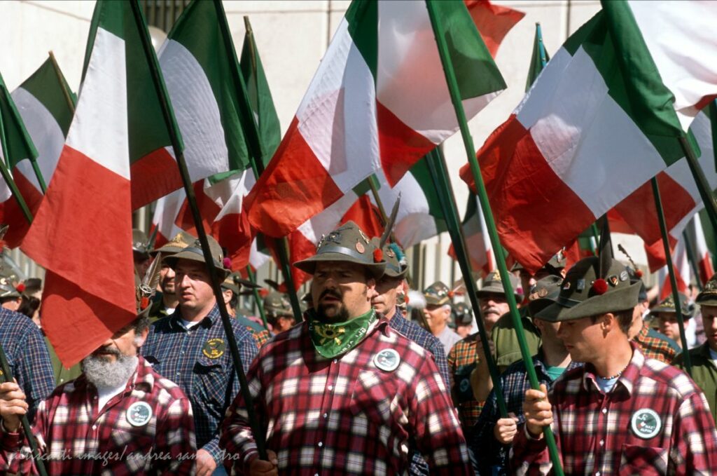 Gli alpini celebrano il 25 Aprile Gli alpini celebrano il 25 Aprile