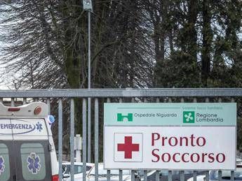 Milano bambino di tre anni precipita dal balcone e grave Milano bambino di tre anni precipita dal balcone e grave