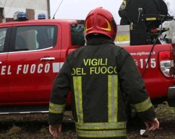 Perugia ultraleggero cade su capannone un morto e un ferito Perugia ultraleggero cade su capannone un morto e un ferito