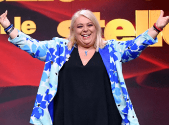 Rossella Erra Mi dicono balena e che sono grossa come il divano della Balivo Rossella Erra Mi dicono balena e che sono grossa come il divano della Balivo